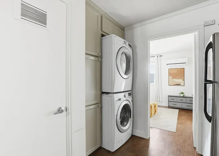 Tcu Gem - Stylish With King Bed & Full Kitchen