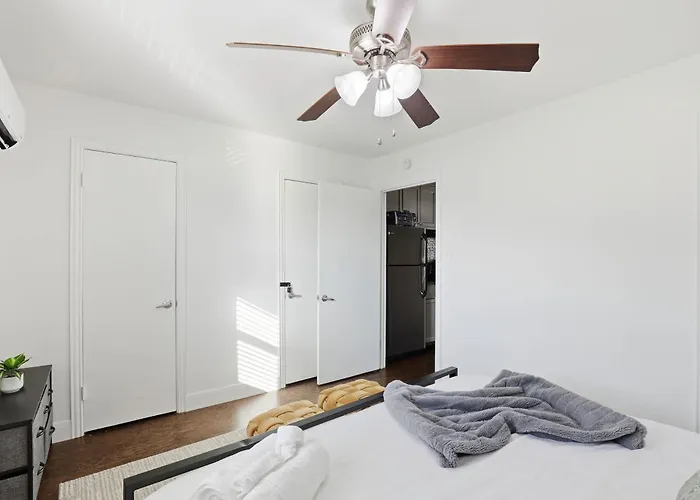 Apartment Tcu Gem - Stylish With King Bed & Full Kitchen