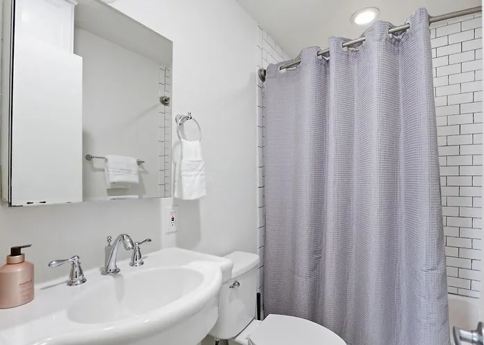 Tcu Gem - Stylish With King Bed & Full Kitchen *